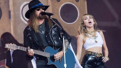 Бащата на Майли Сайръс се сгоди за млада австралийска певица