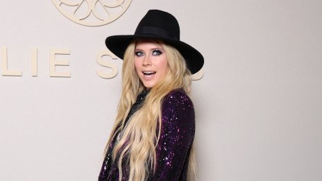 Аврил Лавин се завръща със стил – певицата пуска своя линия луксозно вино