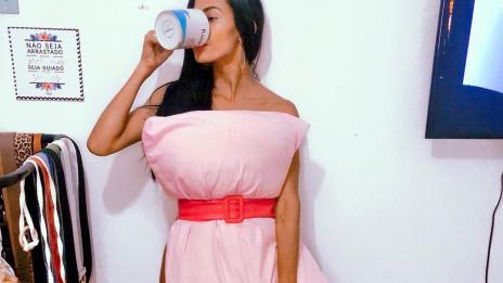 Рокля с възглавница &ndash; новият тренд в Instagram