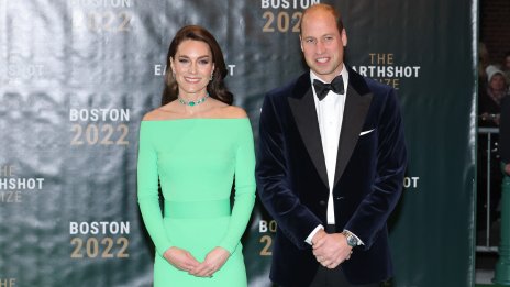 Всички очи към нея: Кейт Мидълтън с рокля под наем и колието на Даяна