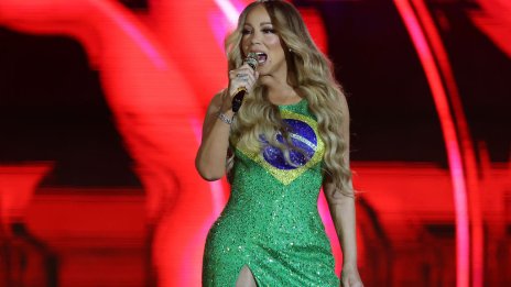 Точно за празниците Марая Кери си намери нов любим