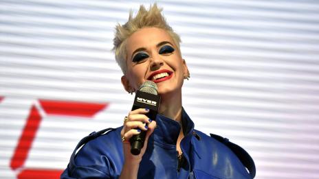 Кейти Пери с ограничителна заповед срещу фен, заплашвал семейството ѝ