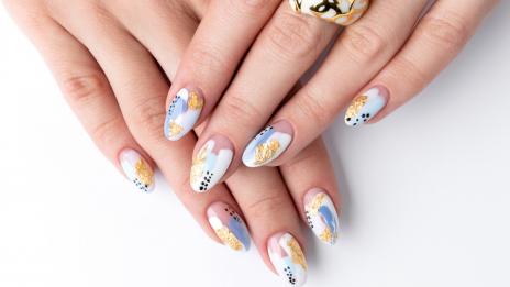 Пролетен маникюр – 4 идеи със син цвят