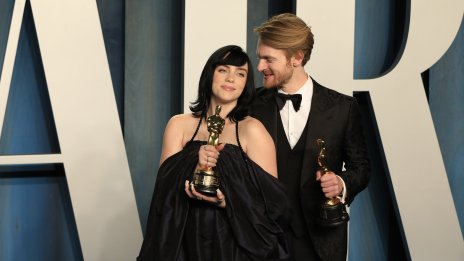 Самонаранявах се! Били Айлиш сподели за тежката си депресия