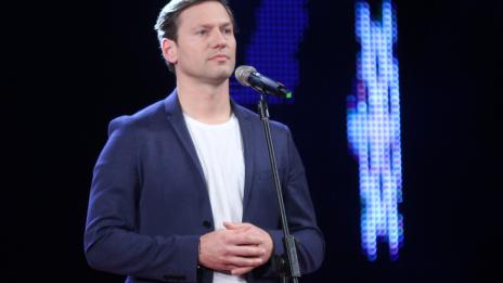 Дъщерята на Орлин Павлов му пее за рождения му ден