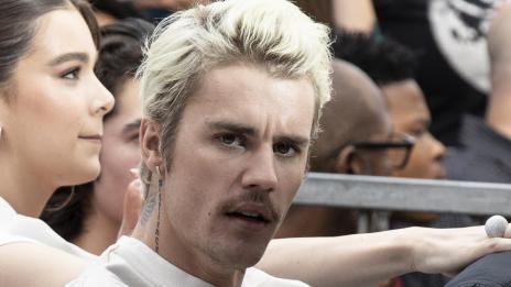 Феновете на Джъстин Бийбър не понасят прическата му