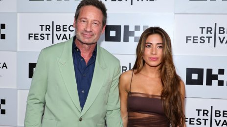 Дейвид Духовни е сключил таен брак с младата си приятелка Моник Пендълбери