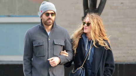 Далече от очите, но не и от сърцето – Блейк Лайвли със специална гривна в чест на Райън Рейнолдс