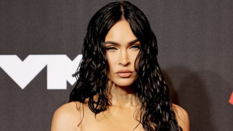 Последната визия на Меган Фокс: Вдъхновена от дивана на баба 