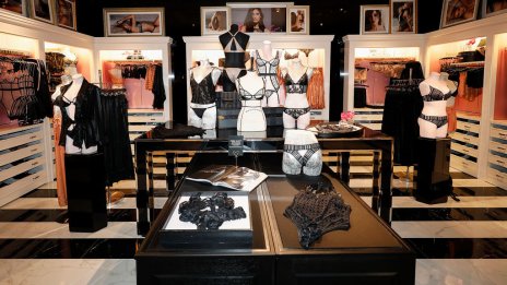 Victoria's Secret променят и манекените в магазините си