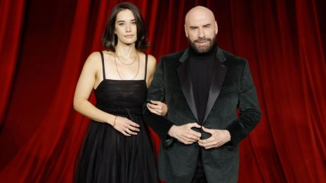 Дъщерята на Джон Траволта, Ела Блу, се разголи на корица