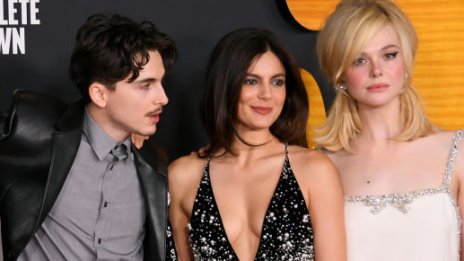 Тимъти Шаламе и Ел Фанинг с омагьосваща поява на премиерата на биографичния филм за Боб Дилън