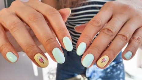 Летен маникюр – перфектните цветове за юли