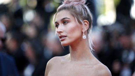 Хейли Бийбър разкрива за кожните си проблеми