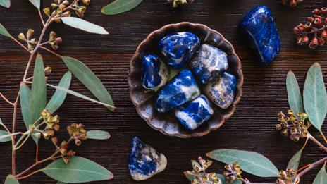 Силата на естествените камъни: Содалит