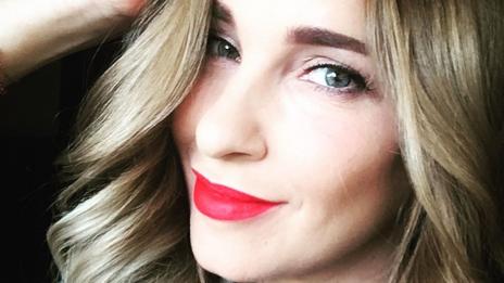 Алекс Раева показа момиченцето си 