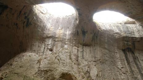 Пещера Проходна – да погледнеш през божиите очи 