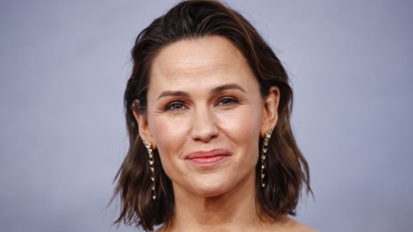 Бяло сако за пролетта – последвайте примера на Дженифър Гарнър