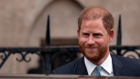 Принц Хари показва забавната си страна правейки lip sync във вечерно шоу