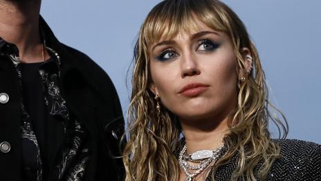 Новата фотосесия на Майли Сайръс – в ковчег