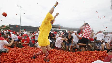 La Tomatina - как се ражда боят с домати?