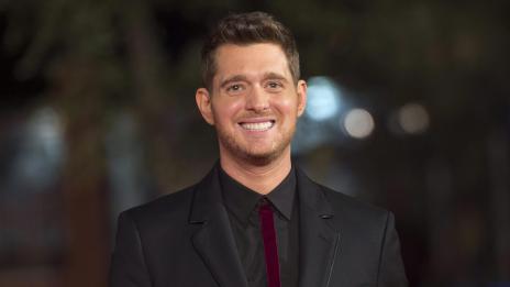 Като татко! 1-годишната на Майкъл Бубле вече пее