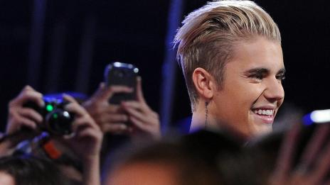 Джъстин Бийбър в клипа на Дрейк – с идеалната прическа за есента