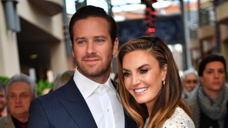 Бившата съпруга на Арми Хамър е ужасена от поведението му: „Тя живее в кошмар“