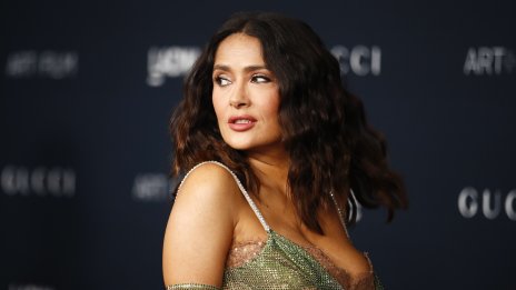 Кралицата на банските - Салма Хайек показва завидна фигура в края на лятото