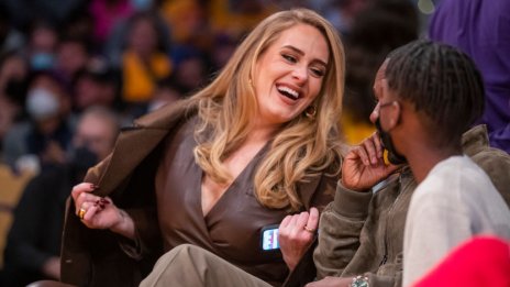 Дами и господа, Адел, която искаме да виждаме!