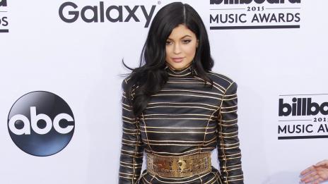 Есенен сексапил: Кайли Дженър в леопардови щампи