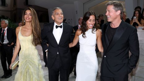 Блясък във Венеция - Брад Пит с Инес де Рамон, Джордж Клуни с Амал на червения килим