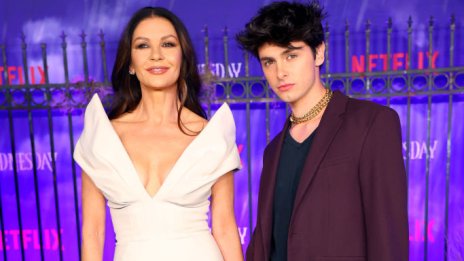 Катрин Зита-Джоунс взе сина си Дилън за свой кавалер на новата си премиера