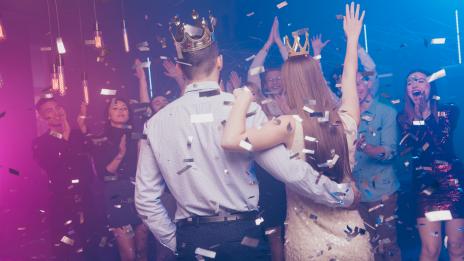 Лияна изпрати своята абитуриентка. Вижте я!