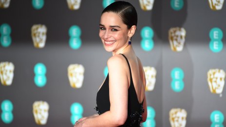 Емилия Кларк за любовта към слънцезащитния крем и важността му