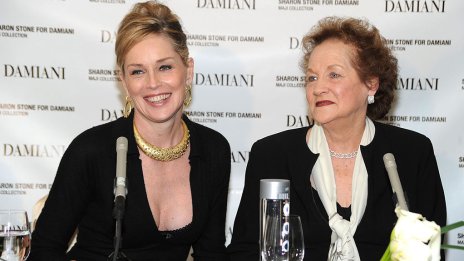 Шарън Стоун към феновете си: Молете се за мама