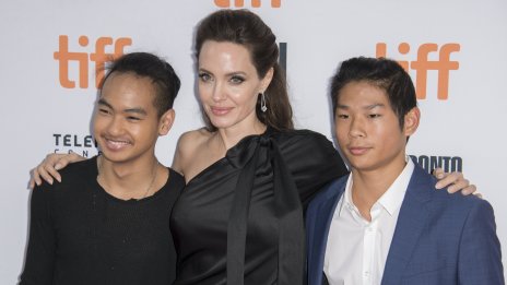 От „Откраднати деца“: Анджелина Джоли, обвинена в незаконно осиновяване на Мадокс