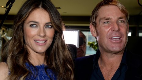 Елизабет Хърли не може да прежали Шейн Уорн