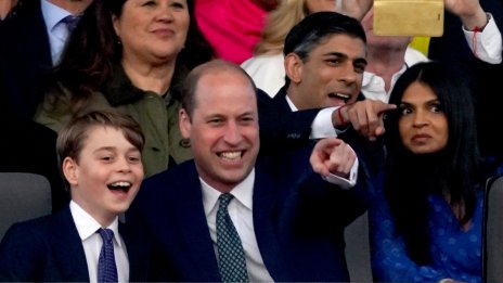 Като обикновено дете - принц Джордж уловен в забавен момент по време на мач