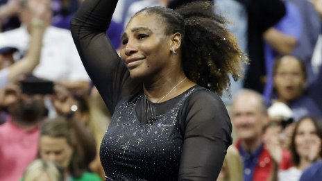 Елегантна рокля – Серина Уилямс с модел на сърца