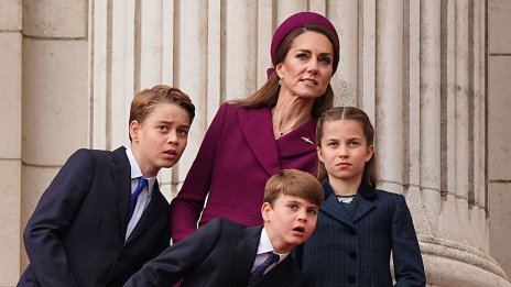 Игра или подигравка – принц Луи имитира брат си Джордж на публично място