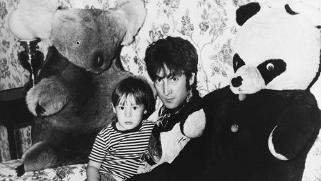 За първи път: Синът на Джон Ленън изпълни Imagine в помощ на бежанци