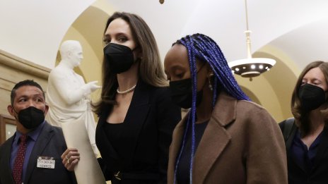 Захара Джоли-Пит изостави фамилното име на баща си Брад