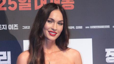 Меган Фокс – в компанията на рапър и без брачен пръстен