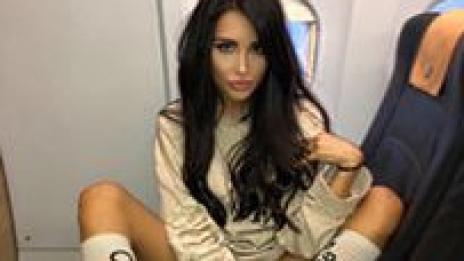 Моника Валериева чете религиозна литература