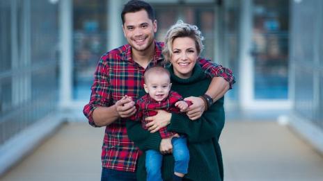 Поли Генова показа бащата на детето си