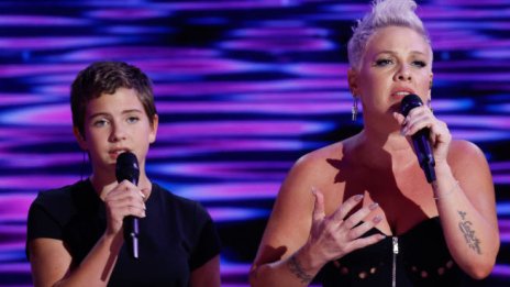 Не е мъжкарана, а госпожица - дъщерята на Пинк изглежда различно на първия си учебен ден в гимназията