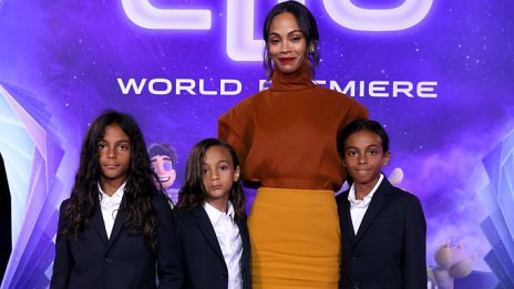 Зоуи Салдана с очарователните си синове на червения килим