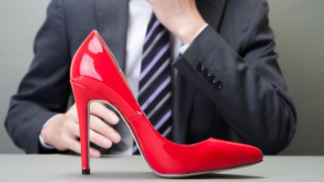 Марк Брайън – хетеросексуален мъж в пола и на високи токчета