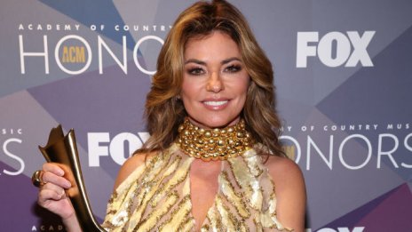 Шаная Туейн криела гърдите си като момиче заради доведения си баща 